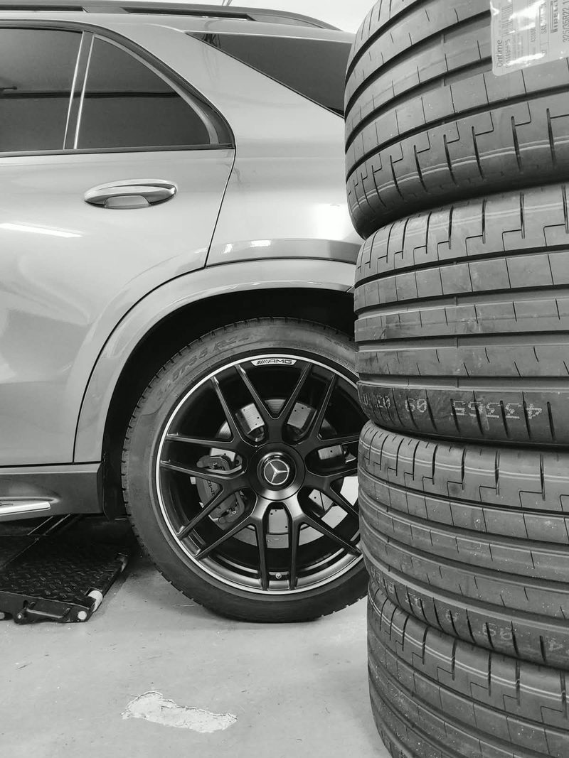 Mercedes-AMG mit neuem Pirelli-Radsatz