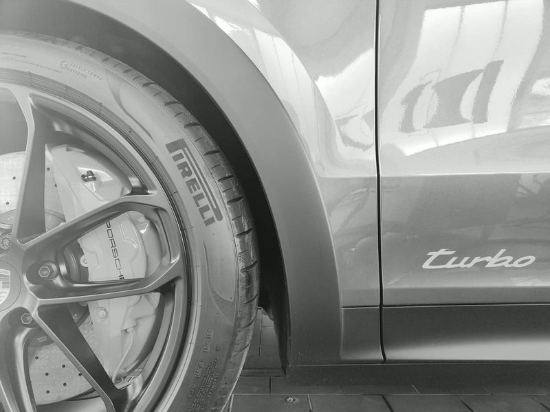 Porsche Cayenne Turbo – Rad mit Keramikbremsanlage