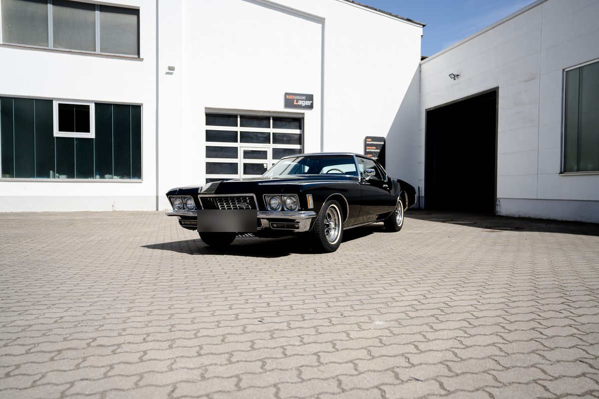 Buick Riviera Boattail Klassiker frisch aufbereitet vor unserer Halle